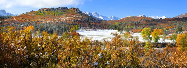 Herfst in de buurt van ridge manier colorado — Stockfoto