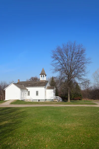 küçük eski kilise