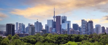 TORONTO, Kanada - 21 Haziran. 2019: Toronto şehri Kuzey Amerika 'nın en kalabalık dördüncü şehri ve Ontario Eyaletinin başkentidir..