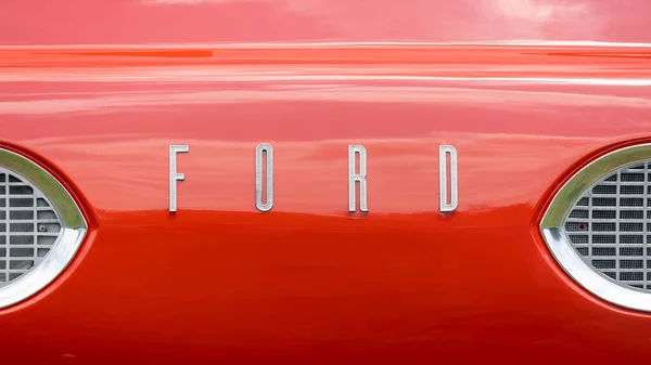 Milford Michigan Mai 2021 Ford Logo Auf Dem Klassischen Amerikanischen — Stockfoto