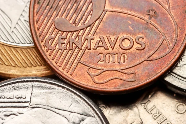 Five Centavos Brazilian Real Coin Stacked Other Coins Close Shot — Stockfoto