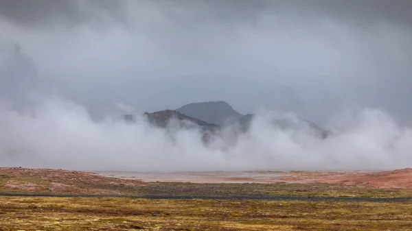 Paysage Pittoresque Des Sources Thermales Gunnuhver Islande Fumées Couverture Nuageuse — Photo