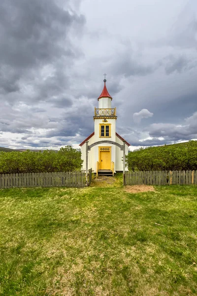 冰岛农村优雅的小历史教堂 — 图库照片