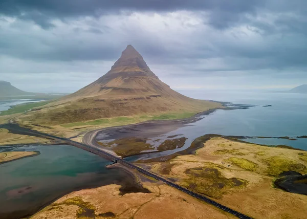 Légi Kilátás Snefellsnegur Autópálya Iconic Kirkjufell Hegy Izland Nyugati Partján — Stock Fotó