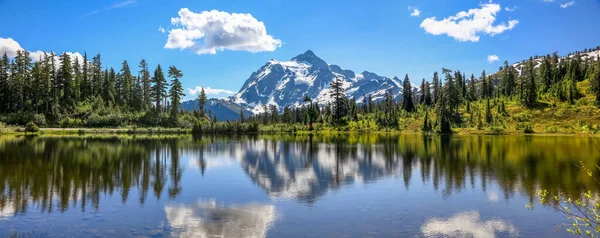 Gunung Shuksan Dengan Refleksi Danau Picture Daerah Rekreasi Mount Baker — Stok Foto