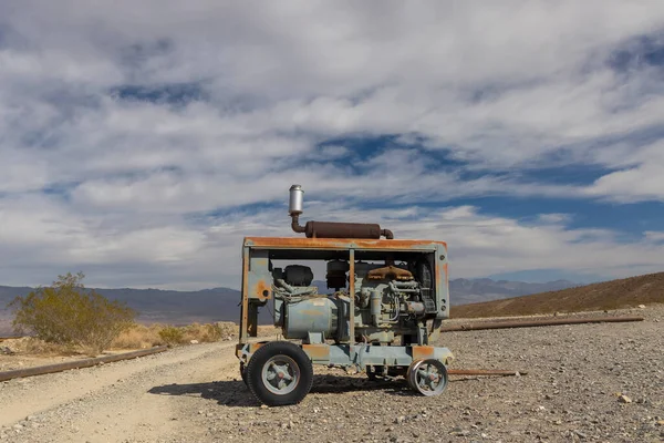 Starý Rezavý Motor Národním Parku Death Valley Kalifornie — Stock fotografie