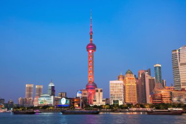 Şangay - Çin - 5 Kasım 2019 - inci kule, 1990-2007 yılları arasında Çin 'in en yüksek yapısıydı..