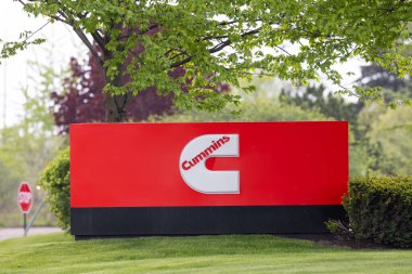 Lyon Township, MI, USA - 15 Mayıs 2022 - Cummins Inc., tüm dünyada motor, filtreleme ve elektrik üretim ürünleri tasarlayan, üreten ve dağıtan bir Amerikan şirketidir..