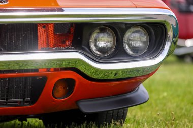 Klasik 1970 Plymouth kaslı arabası Milford, Michigan, ABD 'deki geleneksel Sunday Cruise' da