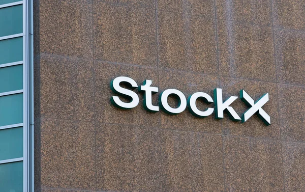Stockx Adalah Platform Beli Dan Jual Untuk Sepatu Koleksi Nfts — Stok Foto