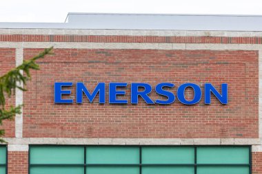 Novi, MI, ABD - 15 Mayıs 2022: Emerson Electric Co., sanayi, ticari ve tüketici pazarları için mühendislik hizmetleri sunan çok uluslu bir Amerikan şirketidir..