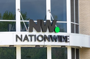 Wixom, MI, ABD - 15 Mayıs 2022: Ülke çapında bir iş yeri satışı, hizmet ve sahne etkinlikleri için ses ekipmanı kiralama.