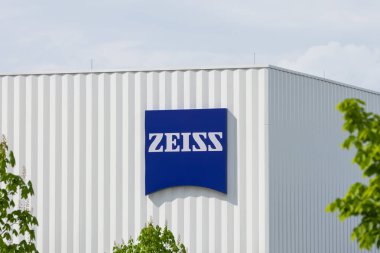 Wixom, MI, ABD - 15 Mayıs 2022 - ZEISS, hassas optik sistemler ve optoelektroniklerin üreticisi ve satıcısıdır..