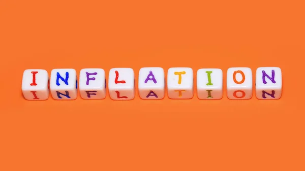 Weiße Blöcke Mit Inflationskonzepttext Auf Orangefarbenem Hintergrund — Stockfoto