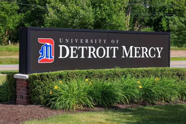 Novi Usa Czerwca 2022 Signage University Detroit Mercy Jest Prywatnym — Zdjęcie stockowe