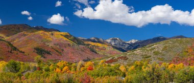 Panoramic view of Wastach mountains, Clayton peak from Wasatch mountain state park in Utah