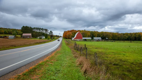 Red Barn Pela Estrada Panorâmica 119 Perto Harbor Springs Michigan — Fotografia de Stock