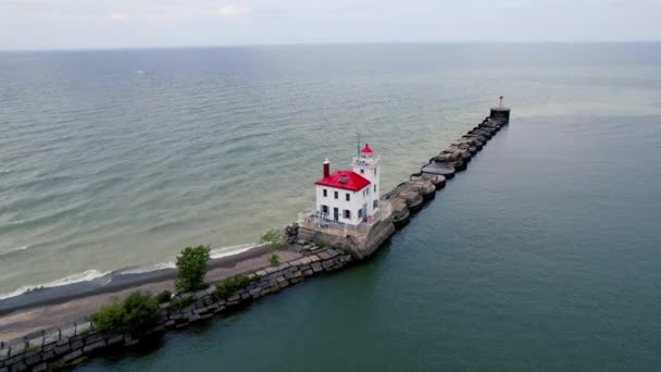 Aerial View Fairport Harbor West Breakwater Light Lake Erie Ohio — Vídeos de Stock