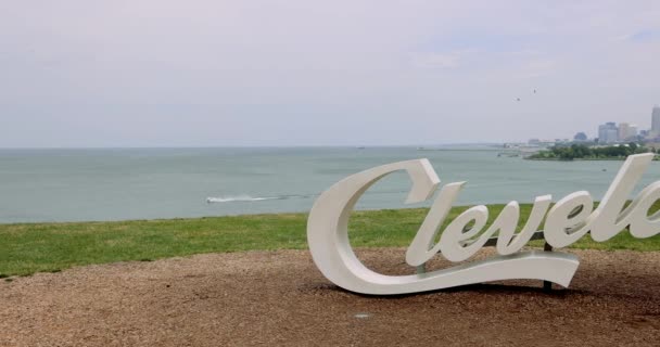 Cleveland Ohio Usa July 2018 Cleveland Sign Sculpture Edgewater Park — ストック動画