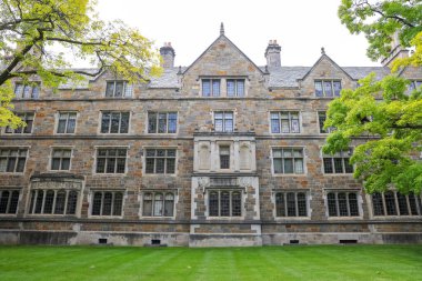 Ann Arbor, MI, ABD - 12 Haziran 2022: Michigan Üniversitesi Hukuk Fakültesi Kütüphane Binası, ABD 'deki en iyi devlet üniversitelerinden biri.