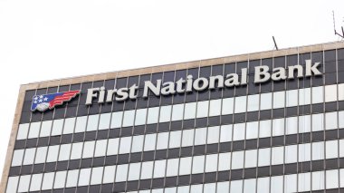 Cleveland, Ohio, ABD - 24 Temmuz 2022 - Cleveland şehir merkezindeki First National Bank Office, Pittsburgh, Pennsylvania merkezli bir finans hizmeti şirketidir.,