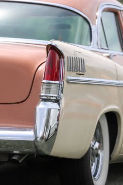 Milford, Michigan - 22 Mayıs 2022: Milford, Michigan, ABD 'deki geleneksel Sunday Cruise' da klasik kaslı araba