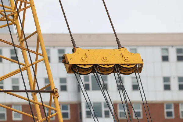 Close View Industrial Crane Mechanical Pulleys — Stock Photo, Image