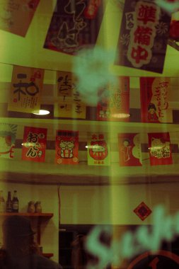 İçinde film tarzında Japon restoranının detayları var. Yüksek kalite fotoğraf