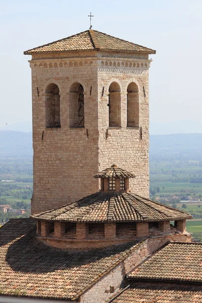 Assisi'da Ortaçağ çan kulesi — Stok fotoğraf