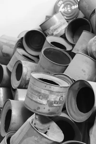 アウシュビッツ ツィクロン b ガスの空き缶 — ストック写真