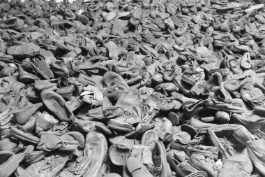 Ayakkabı içinde sürgün edilen Auschwitz