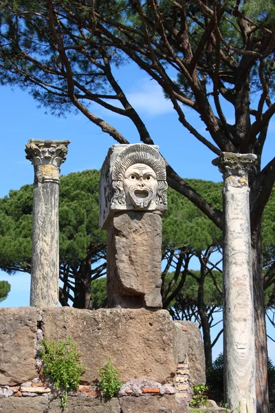 Masque satirique en Ostia Antica — Photo