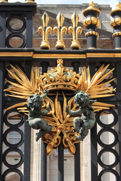 Emblema no Palácio de Buckingham — Fotografia de Stock
