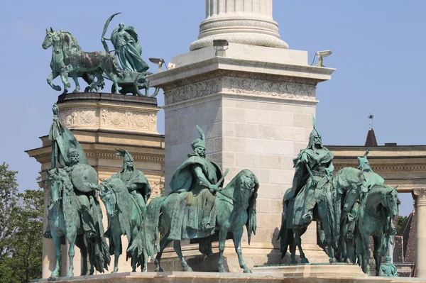 Equestrian statues in Heroes Square — Stock Photo, Image