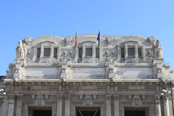 Fasaden på centralstationen i Milano — Stockfoto