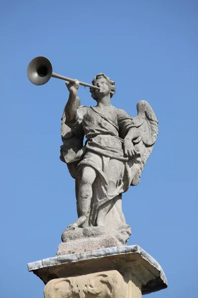 Statue of angel playing the horn — Stock Photo, Image