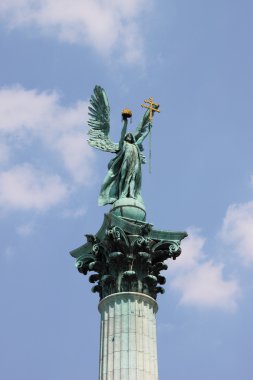 Başmelek gabriel heykeli