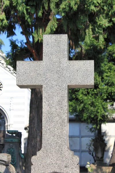 Cross gravestone — Stock Photo, Image
