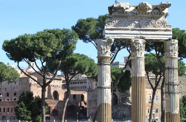 Columnas antiguas en Roma — Foto de Stock