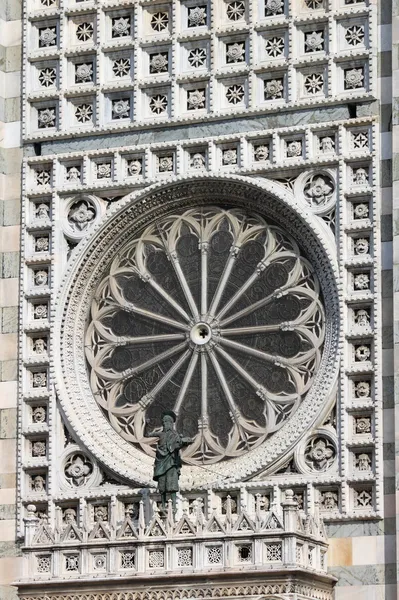 Rose window of Monza cathedral, Italy — Stock Photo, Image