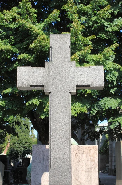 Cross gravestone — Stock Photo, Image