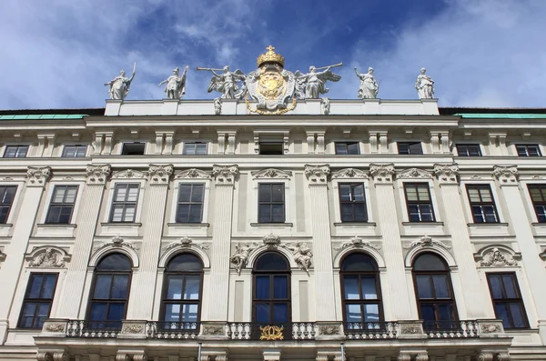 Voorgevel van het paleis hofburg in Wenen — Stockfoto