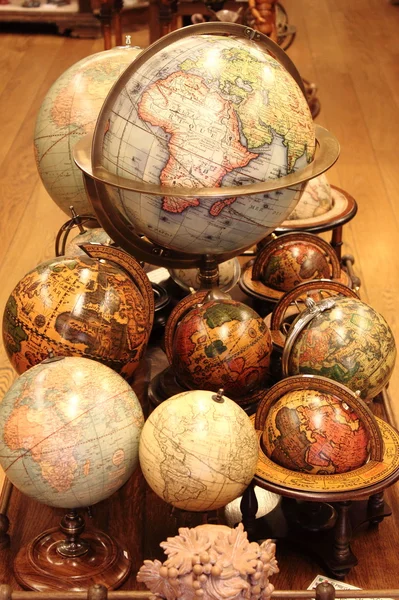 Wereld globes — Stockfoto