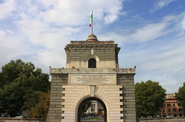 Turm der Milvio-Brücke in Rom — Stockfoto