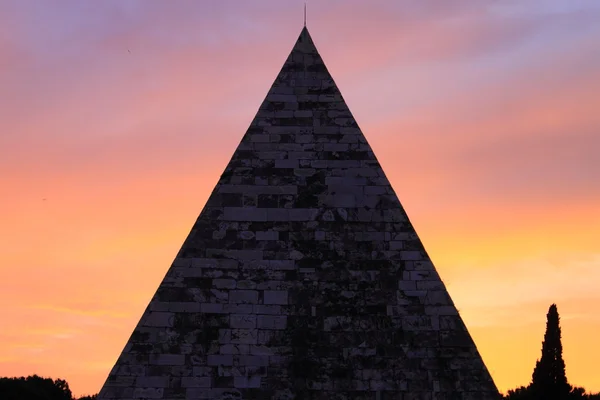 Pirâmide Cestia em Roma — Fotografia de Stock