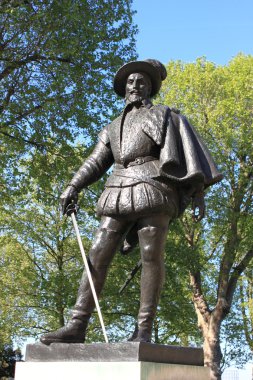 heykeli Sör walter raleigh