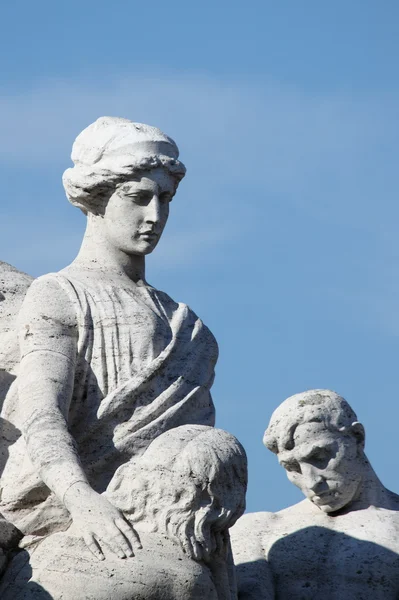 Statue on Victor Emmanuel II bridge in Rome — Stock Photo, Image