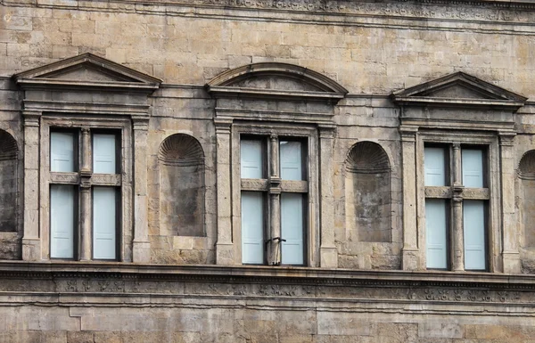 Renaissance windows — Stockfoto