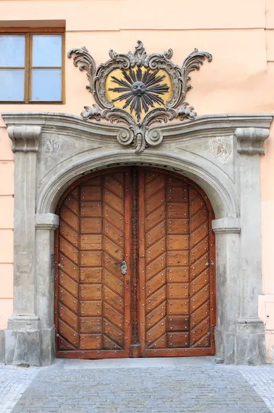 Porta da frente renascentista — Fotografia de Stock