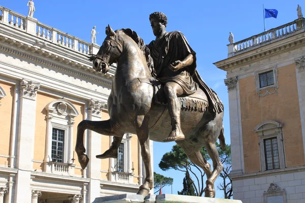 Ruiterstandbeeld van marcus aurelius — Stockfoto